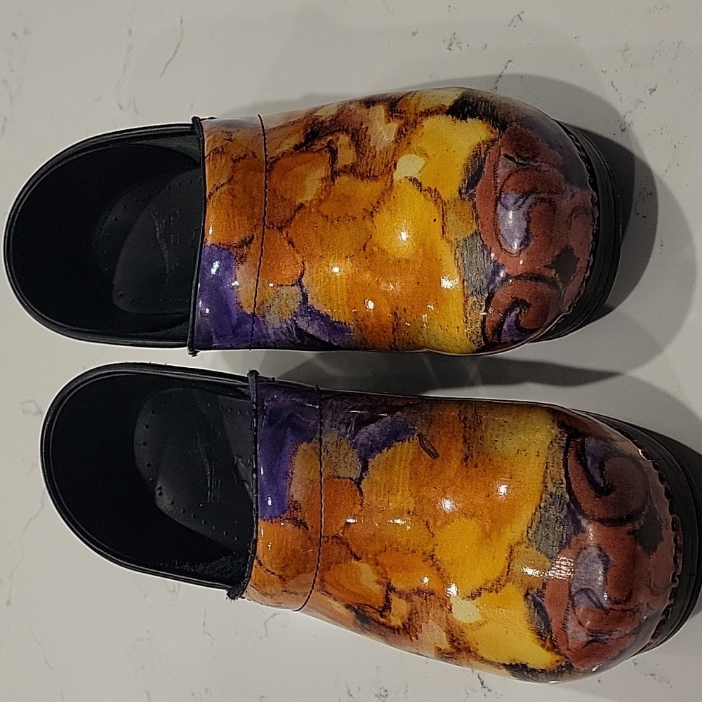 Dansko Professional Clogs, Fresco, Sz 39/8.5, $18